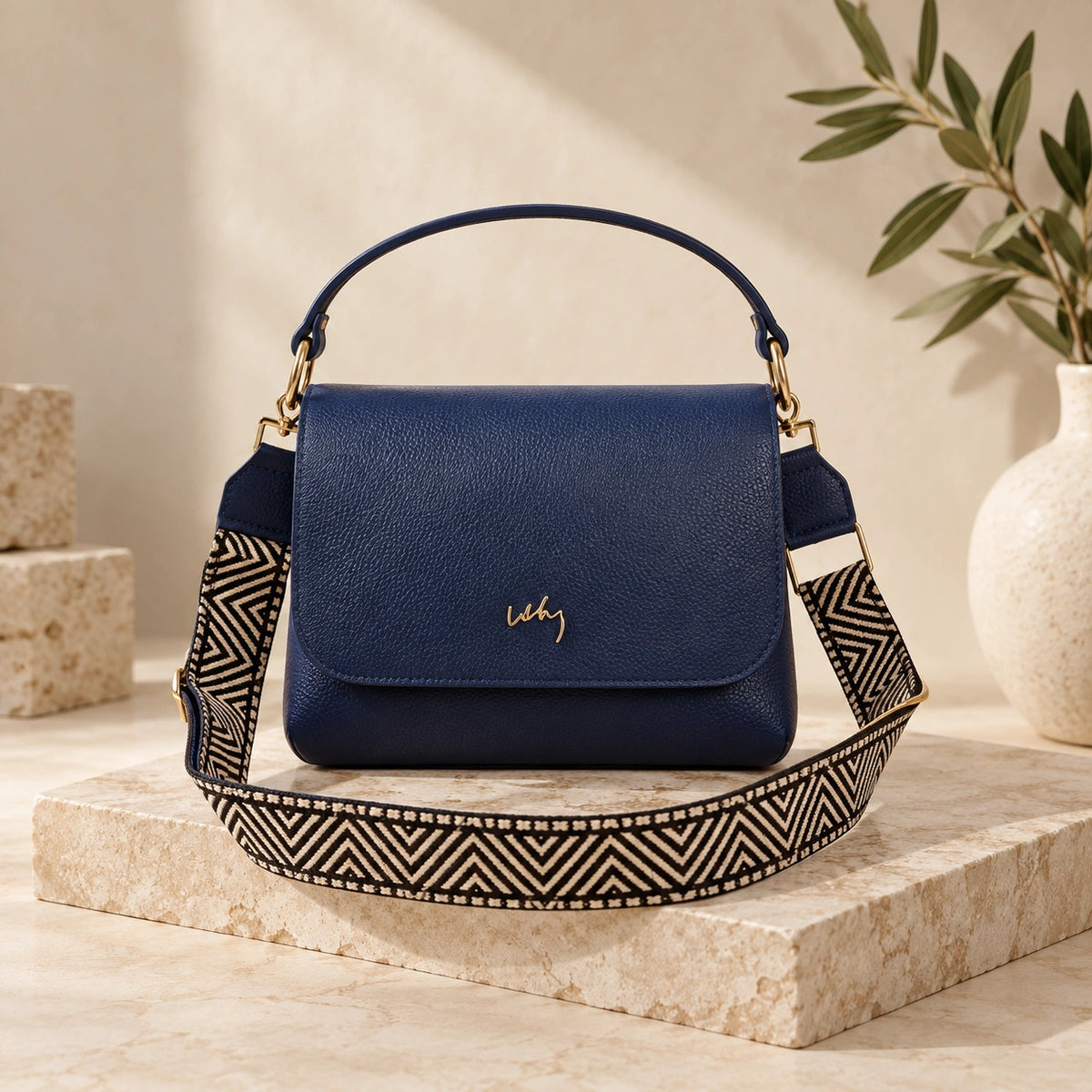 Bolso Manos Libres Negro con Diseño Geométrico | Compacto y Elegante